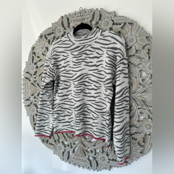ANTHROPOLOGIE Light Grey White Tiger Striped Lizzie Mock Neck Pullover Sweater S - Picture 5 of 13